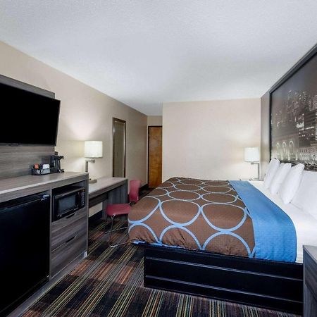 Super 8 By Wyndham Kansas City At Barry Road/Airport Exterior foto