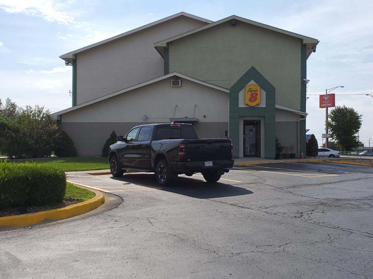 Super 8 By Wyndham Kansas City At Barry Road/Airport Exterior foto