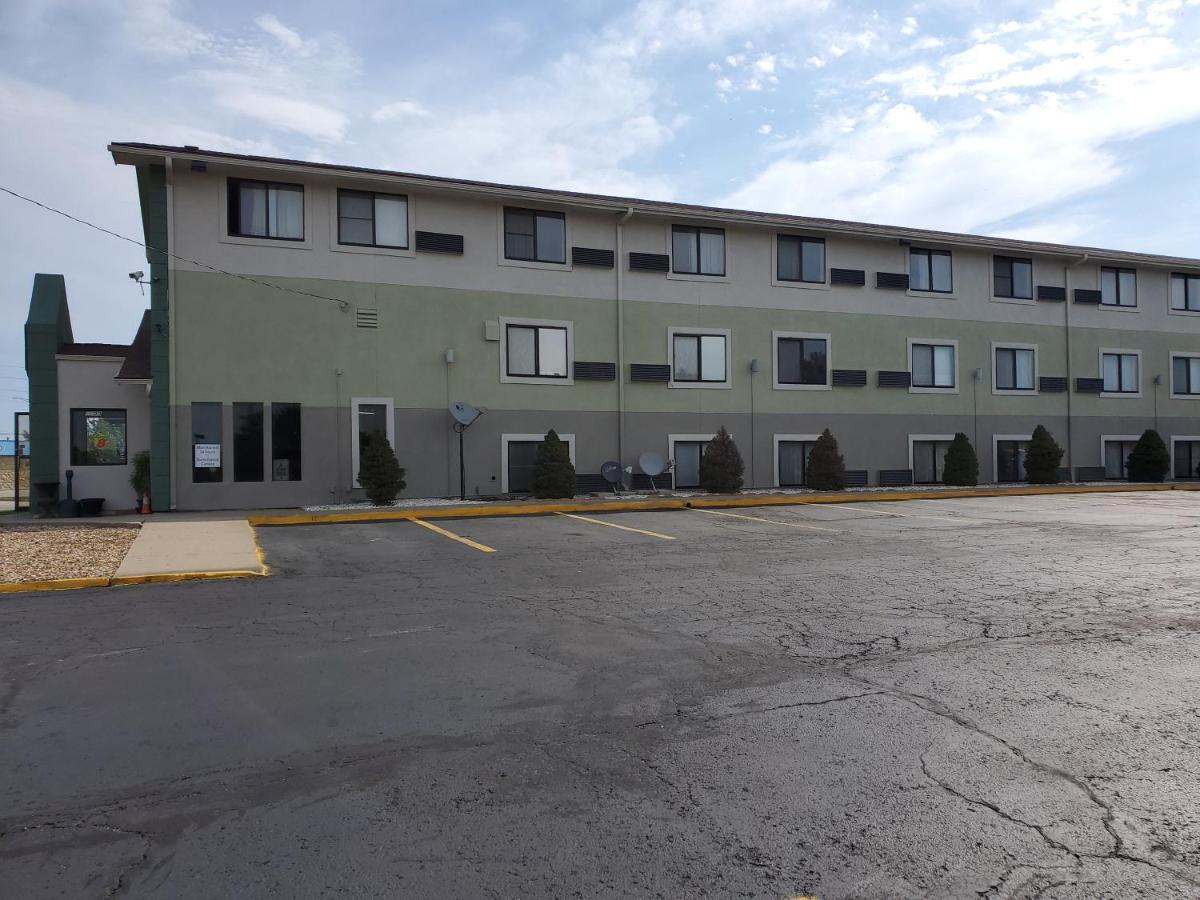Super 8 By Wyndham Kansas City At Barry Road/Airport Exterior foto