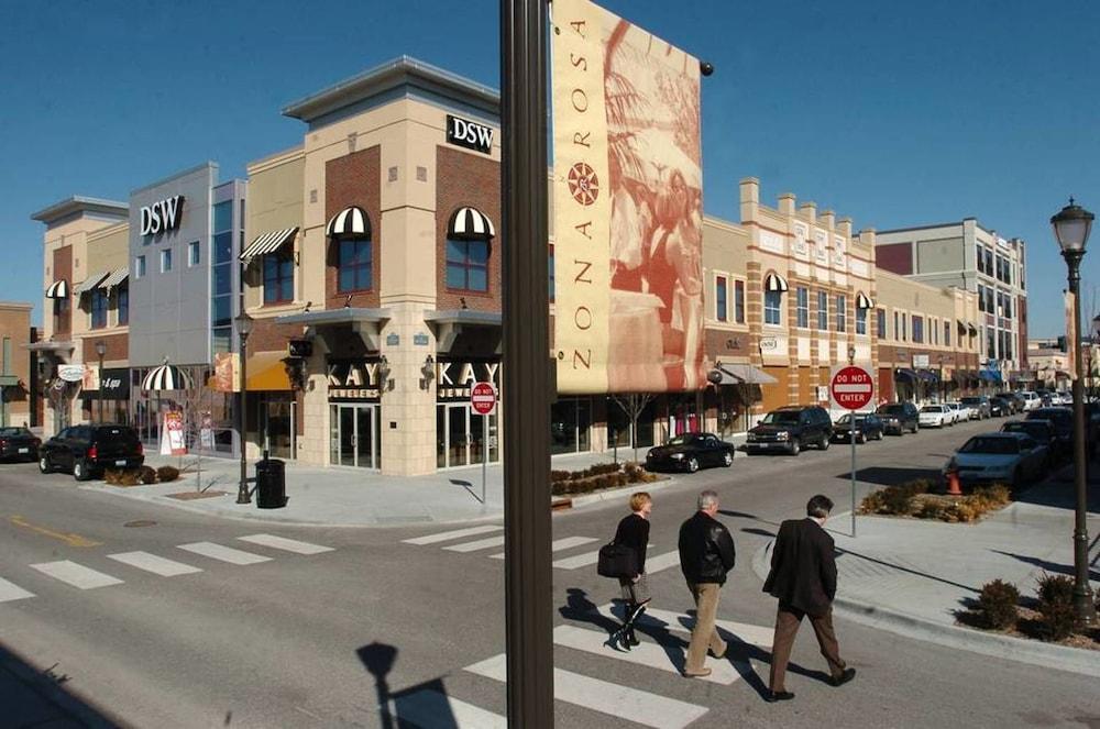 Super 8 By Wyndham Kansas City At Barry Road/Airport Exterior foto