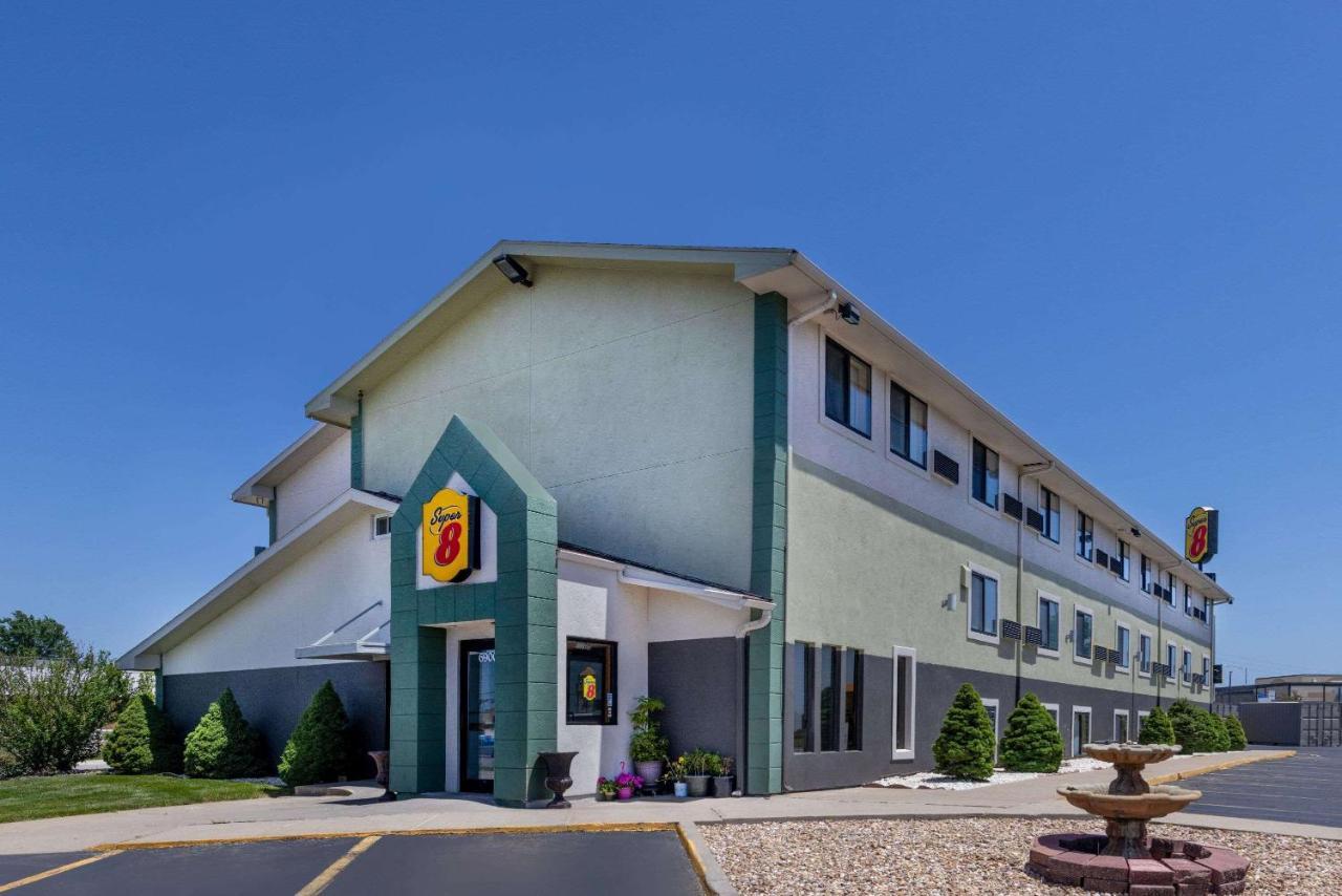 Super 8 By Wyndham Kansas City At Barry Road/Airport Exterior foto