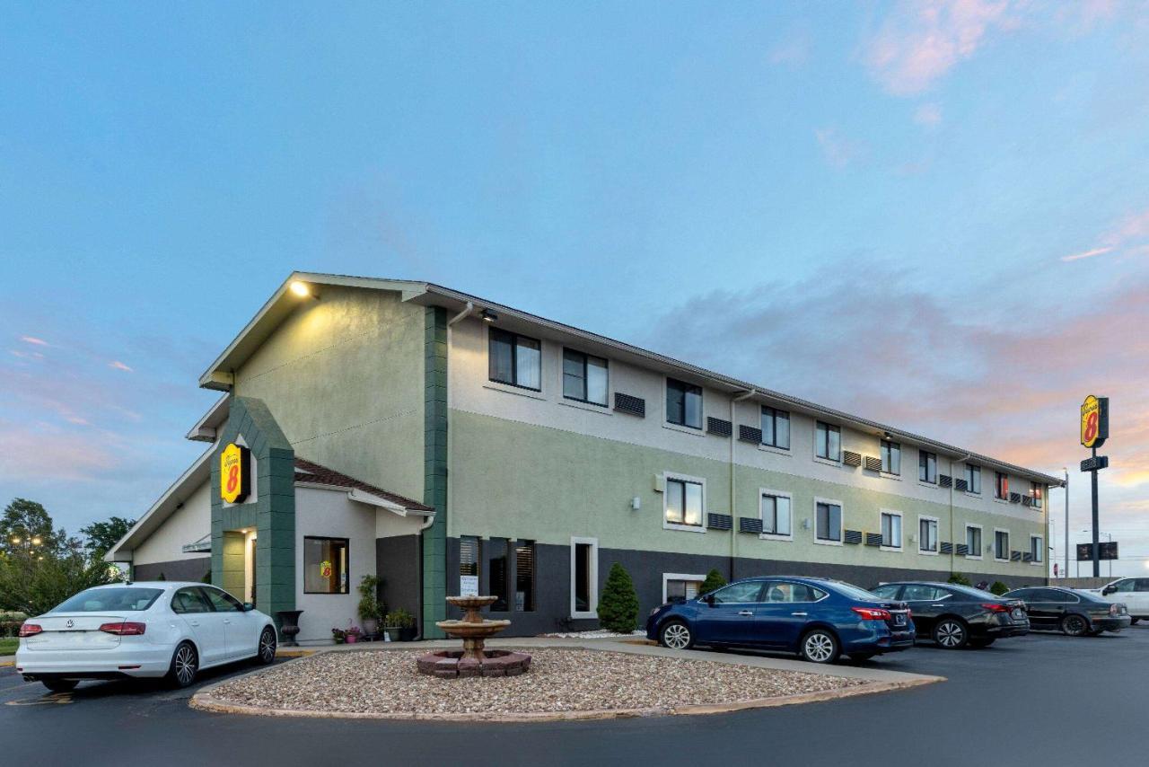 Super 8 By Wyndham Kansas City At Barry Road/Airport Exterior foto