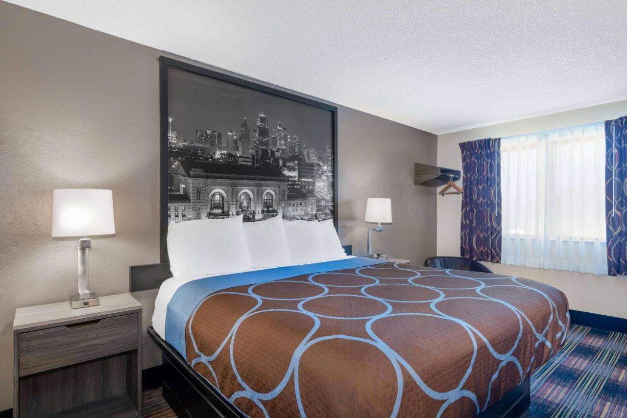 Super 8 By Wyndham Kansas City At Barry Road/Airport Exterior foto