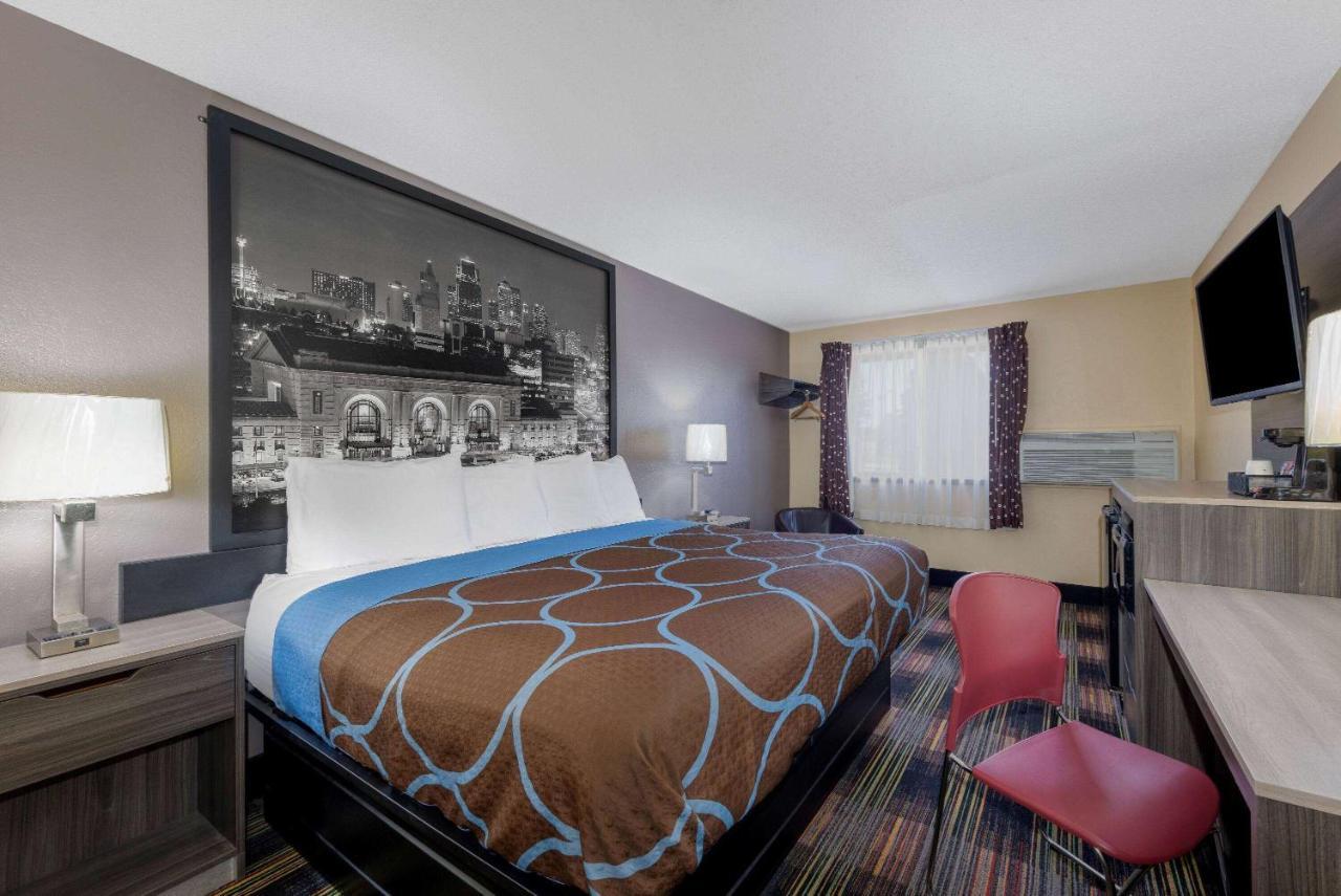 Super 8 By Wyndham Kansas City At Barry Road/Airport Exterior foto