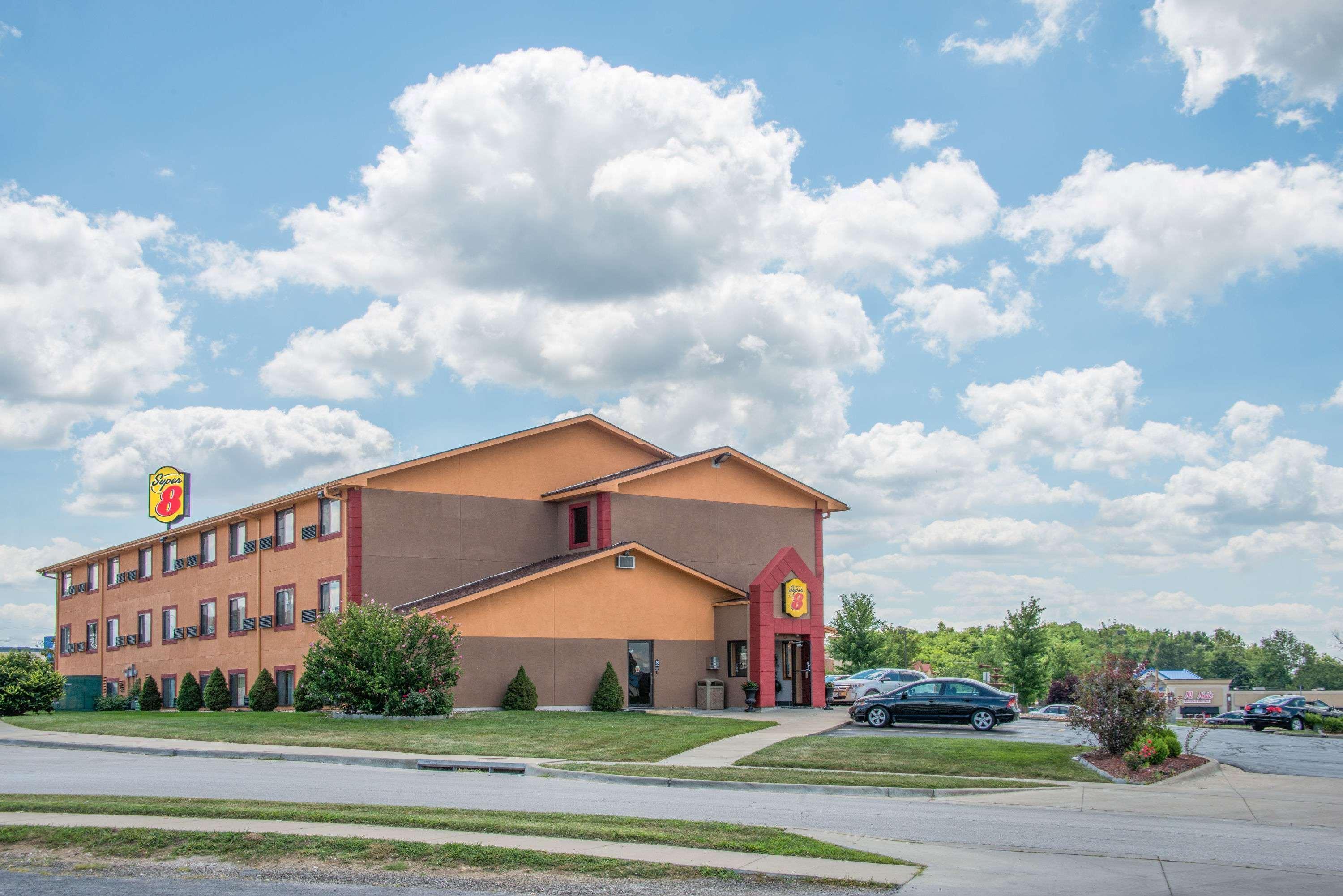 Super 8 By Wyndham Kansas City At Barry Road/Airport Exterior foto