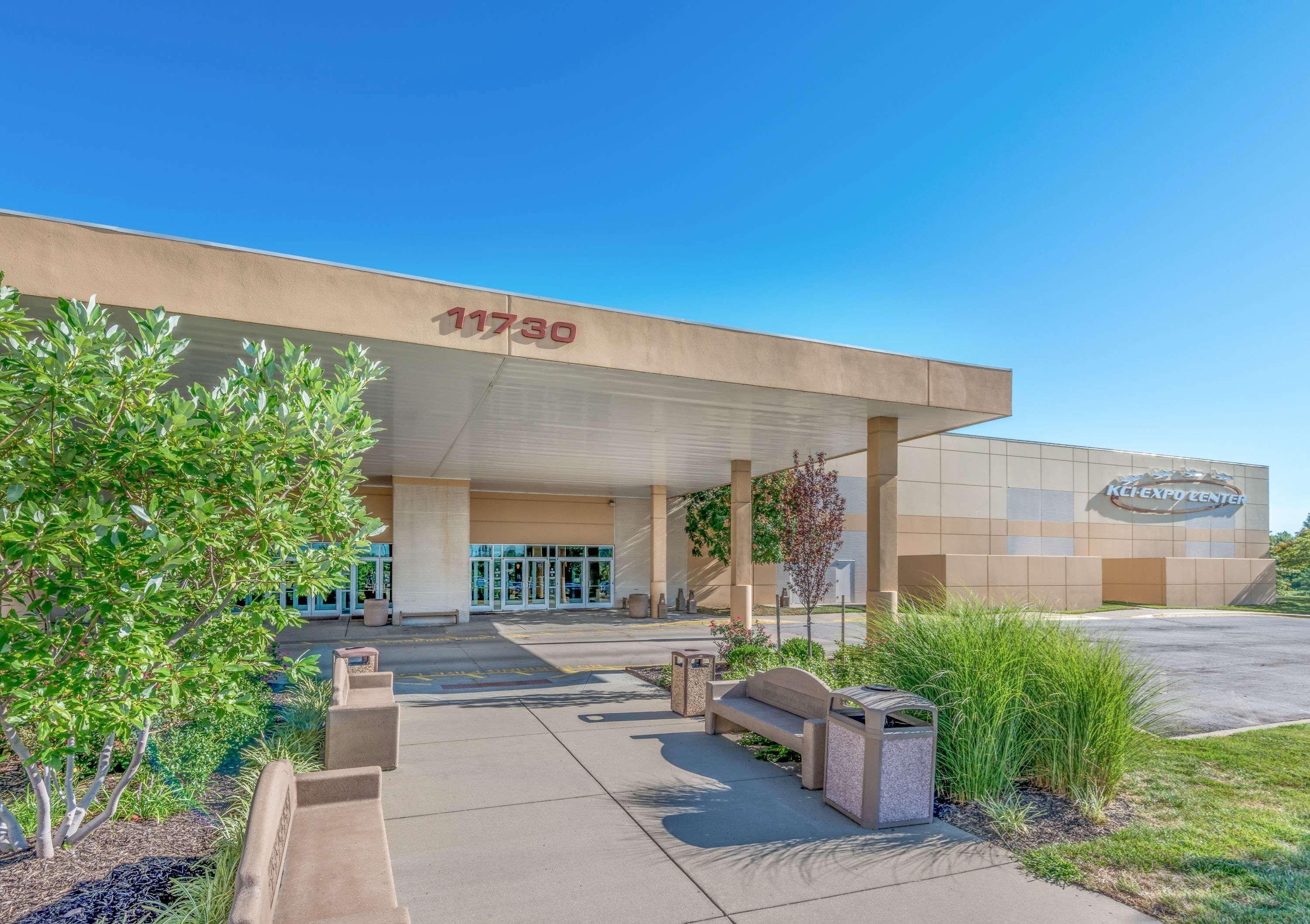 Super 8 By Wyndham Kansas City At Barry Road/Airport Exterior foto