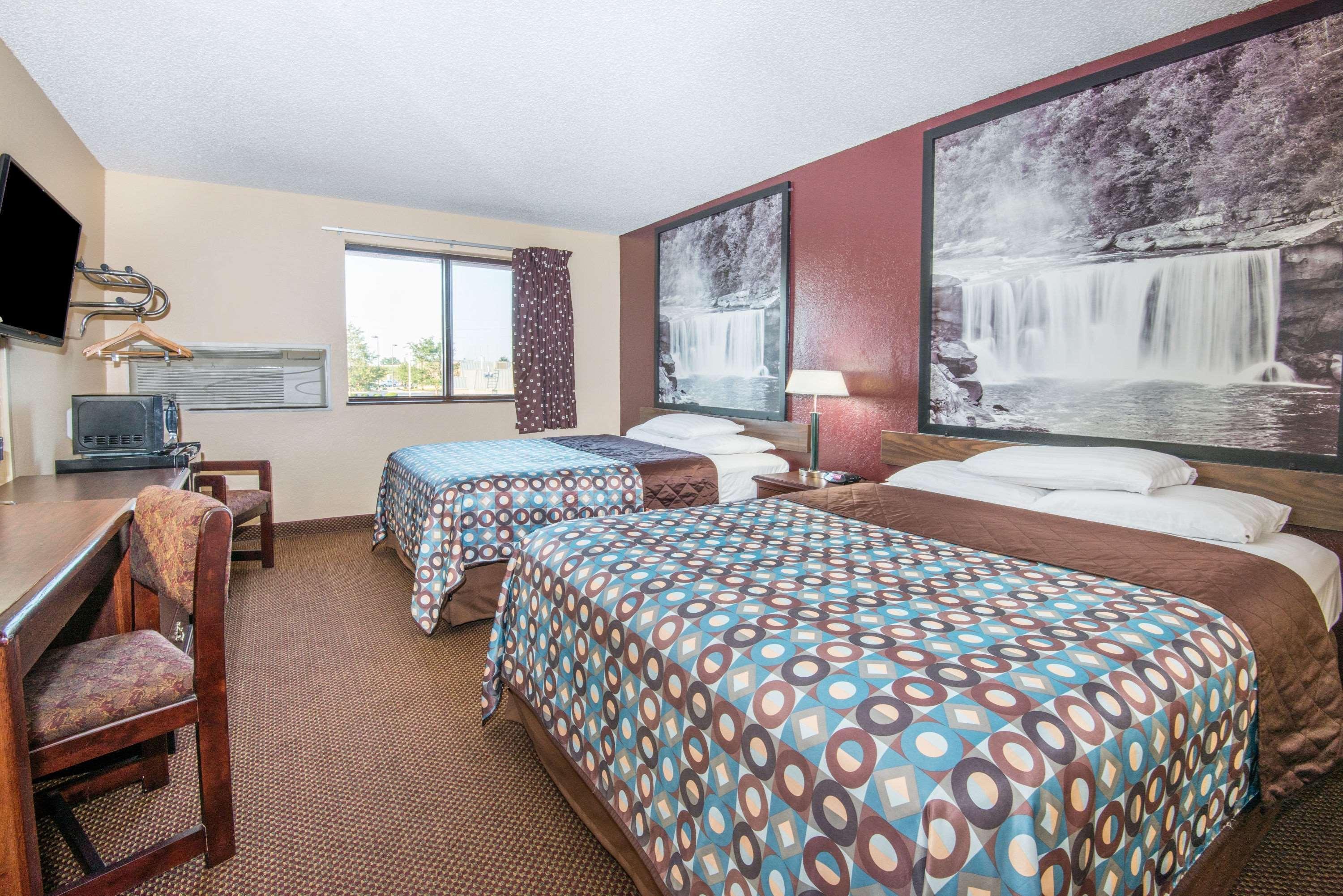 Super 8 By Wyndham Kansas City At Barry Road/Airport Exterior foto