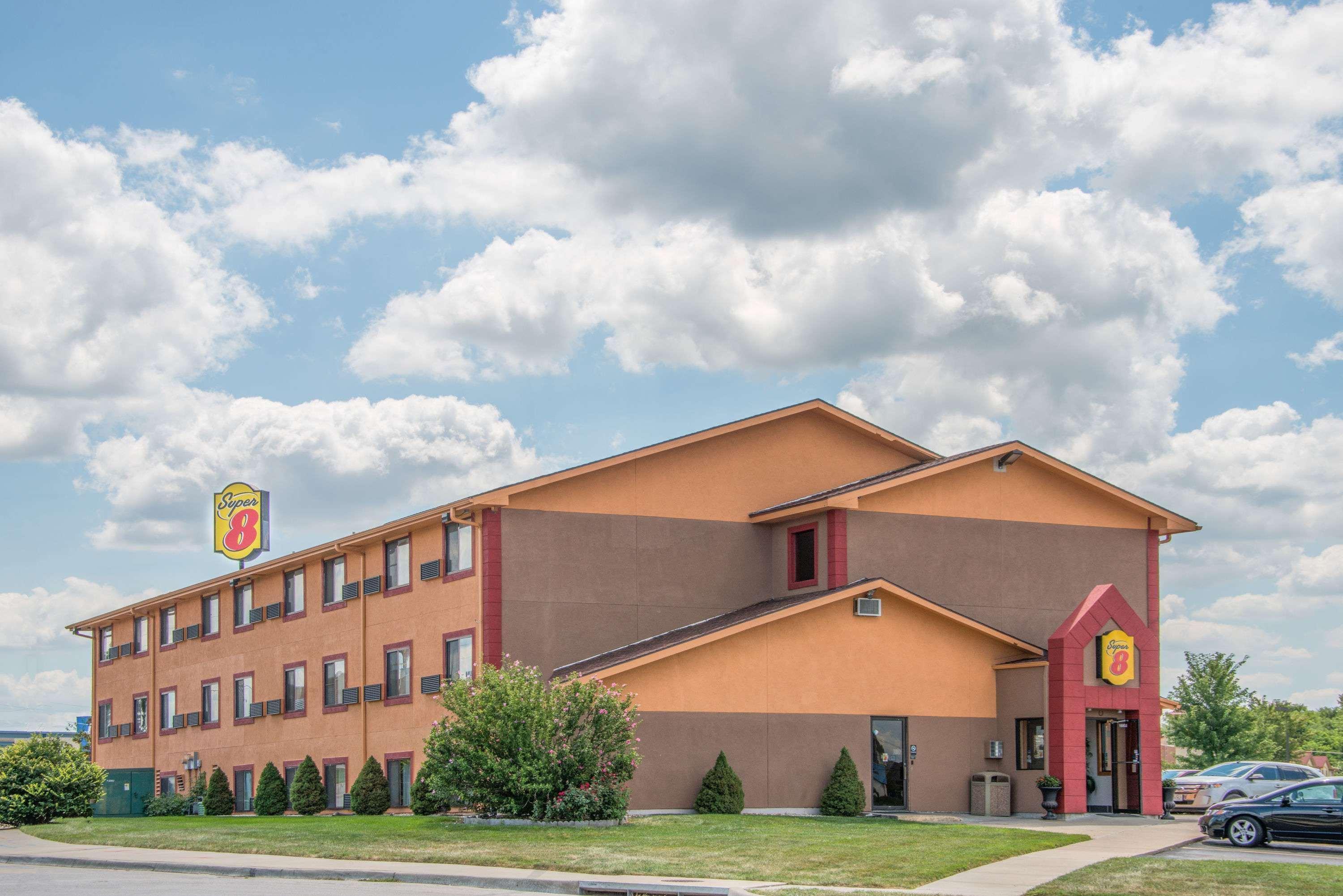 Super 8 By Wyndham Kansas City At Barry Road/Airport Exterior foto