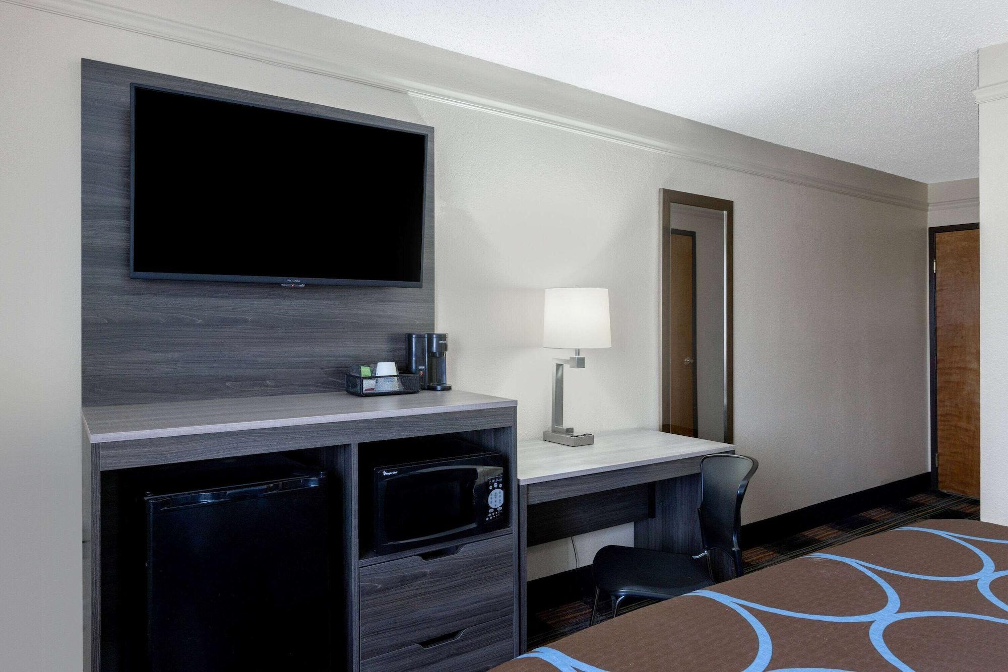 Super 8 By Wyndham Kansas City At Barry Road/Airport Exterior foto