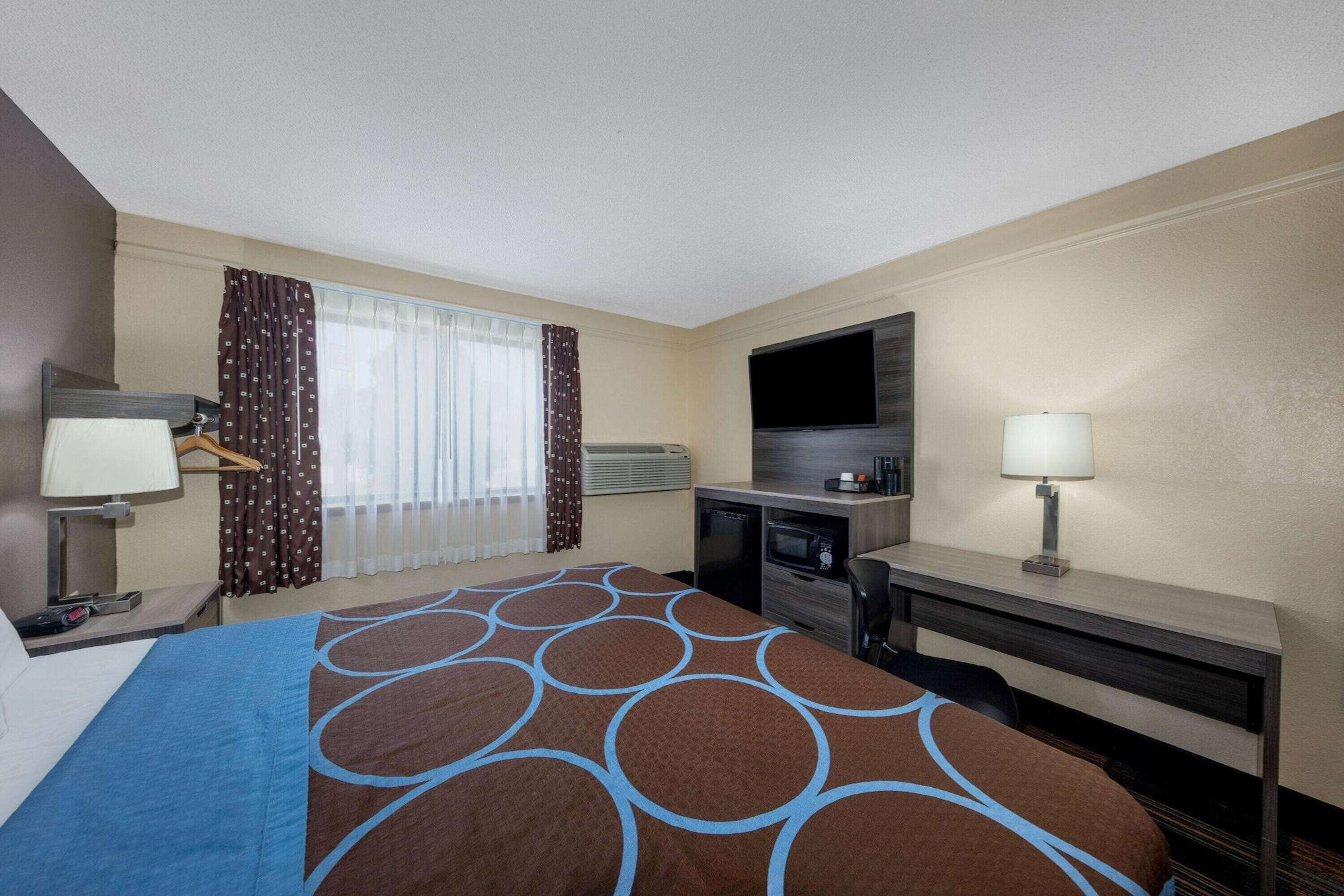 Super 8 By Wyndham Kansas City At Barry Road/Airport Exterior foto