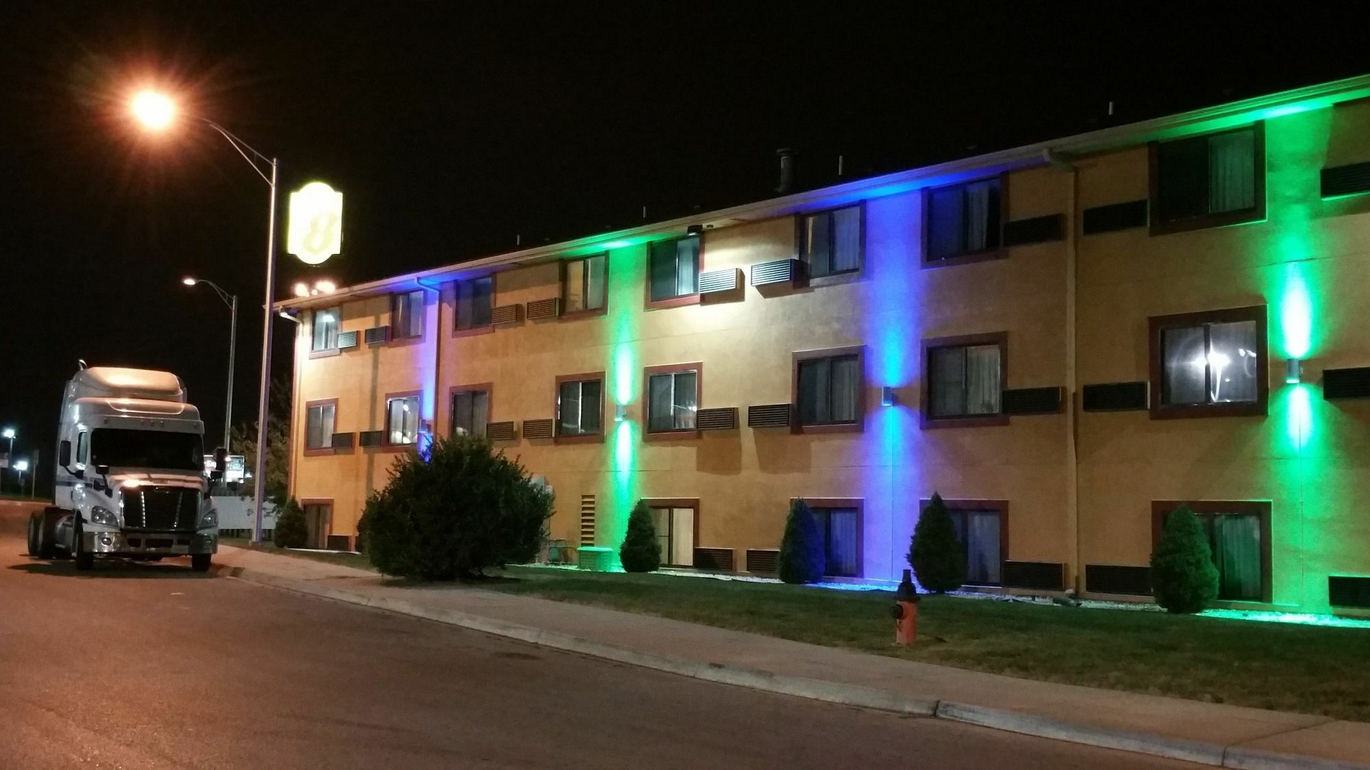 Super 8 By Wyndham Kansas City At Barry Road/Airport Exterior foto