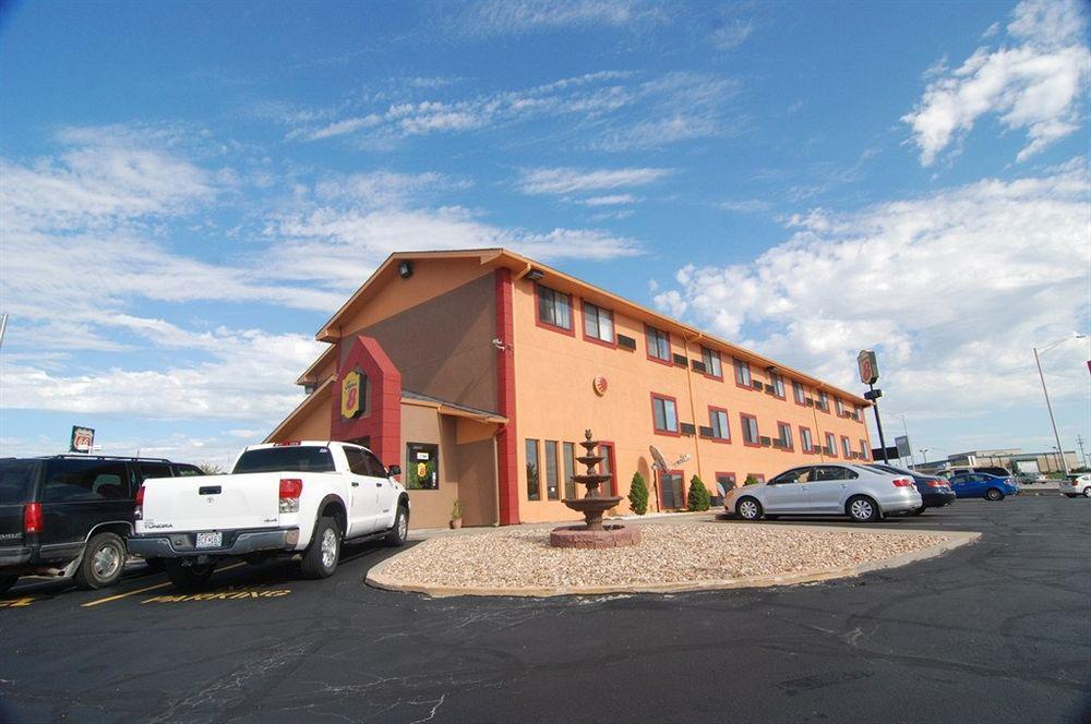 Super 8 By Wyndham Kansas City At Barry Road/Airport Exterior foto