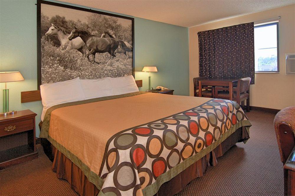 Super 8 By Wyndham Kansas City At Barry Road/Airport Exterior foto