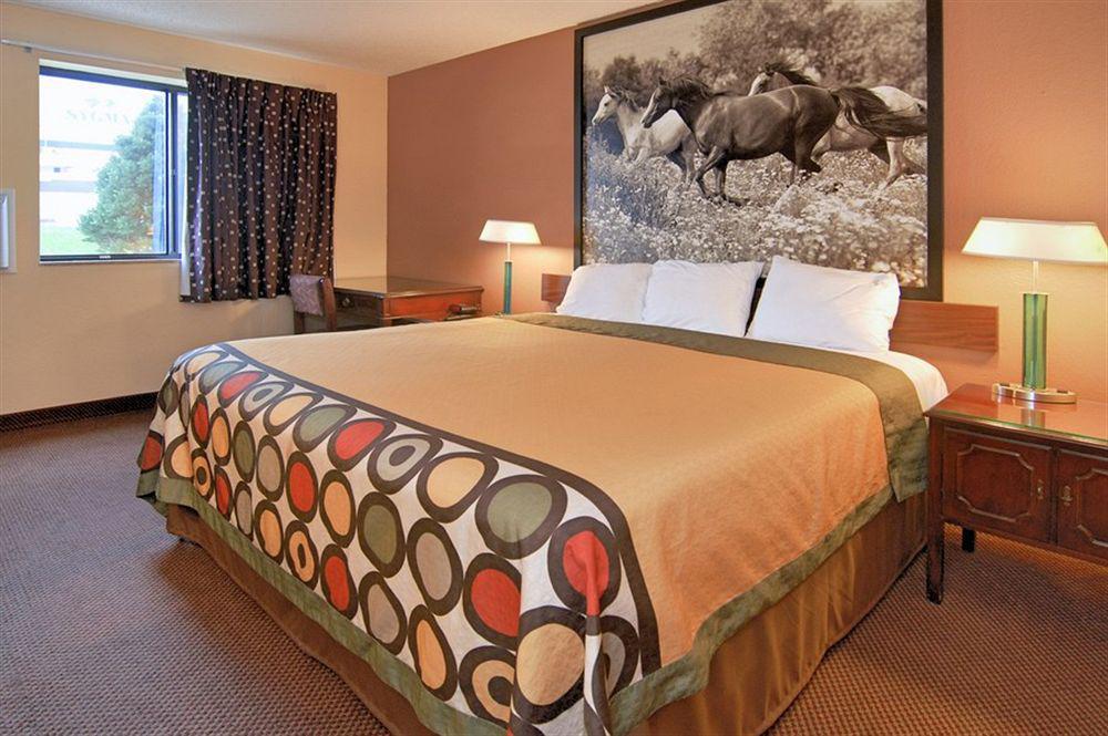 Super 8 By Wyndham Kansas City At Barry Road/Airport Exterior foto